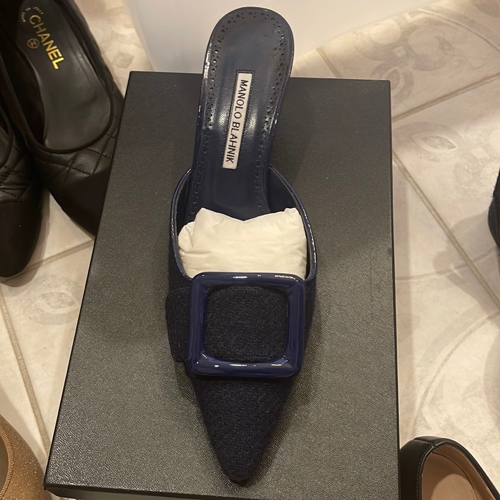 Navy blue kitten heel tweed and patent leather mules manolo blanik nwt
